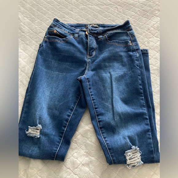 Ladies Jeans - Picture 2 of 10